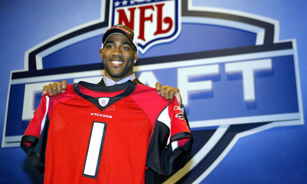 DeAngelo Hall Q&A: Aging in NFL, Vick Falcons & more - Sports Illustrated