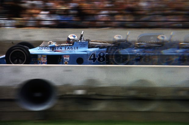 Foyt Indianapolis 500 Auto Racing 1975 5/19 Sports Illustrated magazine A.J 