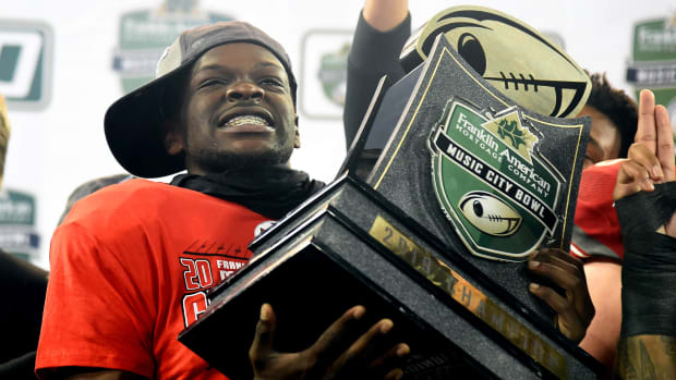 Louisville Beats Mississippi State in Music City Bowl