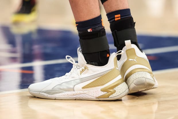 mitchell robinson shoes