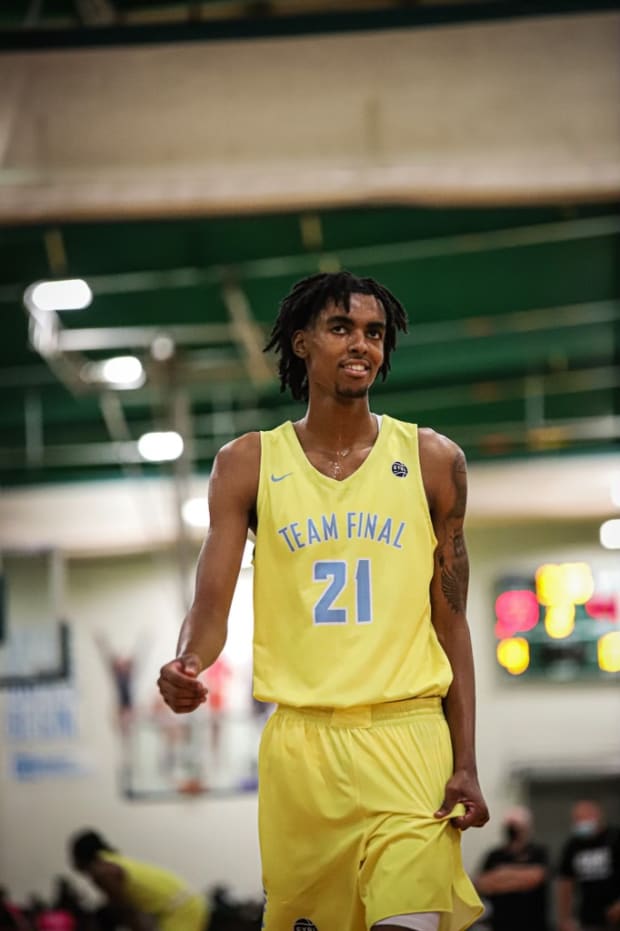 Bleacher Report on X: EMONI BATES IS HEADING TO MEMPHIS 🔥 @brhoops Bates,  the No. 1 player in the 2022 class, will join Penny Hardaway and the Tigers   / X