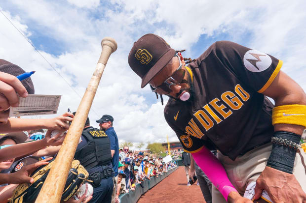 Padres uniforms: San Diego returns to brown jerseys in 2020 - Sports  Illustrated