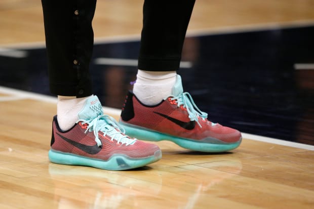 Velo Motel orden Ranking the Top 10 Easter Shoes in NBA History - Sports Illustrated  FanNation Kicks News, Analysis and More