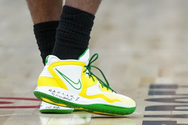 Nike Kyrie Infinity Being Sold at Steep Discount - Sports Illustrated  FanNation Kicks News, Analysis and More