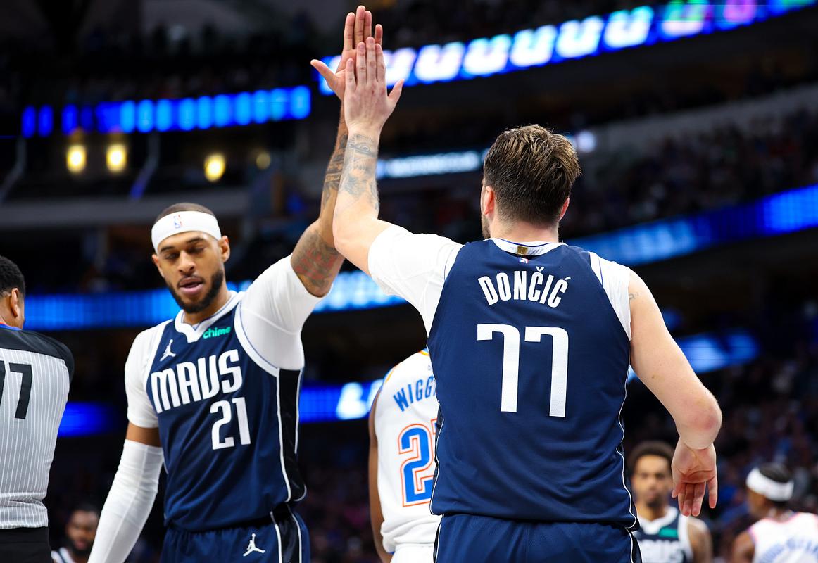 Luka Doncic et Daniel Gafford chez les Mavericks