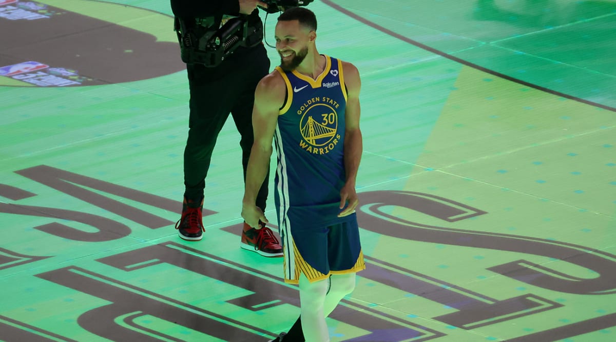 Steph Curry Humorously Acknowledges Toilet Flush During All-Star Press Conference