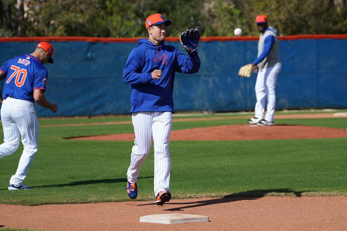 New York Mets' Ace Pitcher Kodai Senga Sidelined with Moderate Shoulder