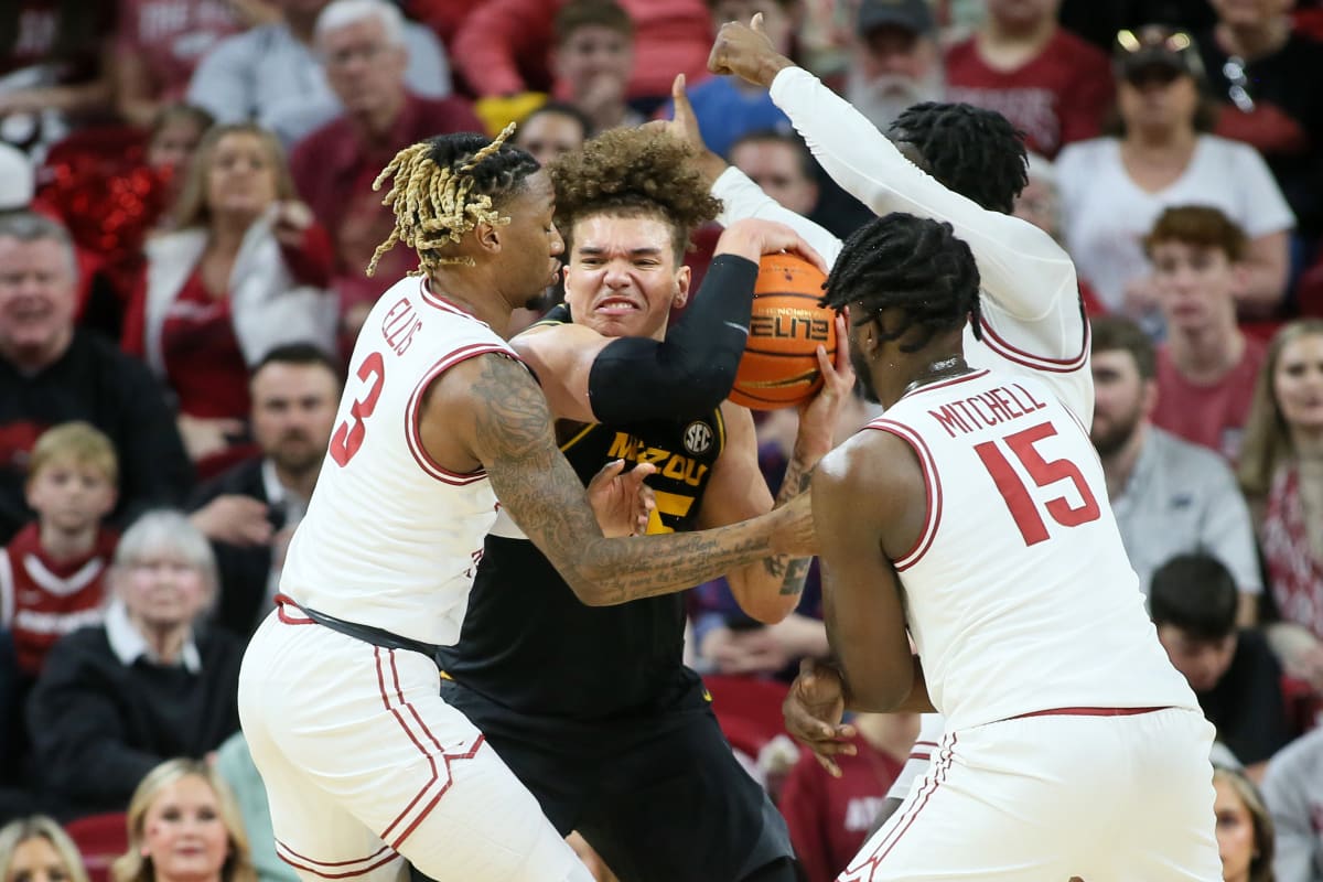 Missouri Tigers Suffer 14th Consecutive Loss Against Arkansas with Career-high Scoring Performances