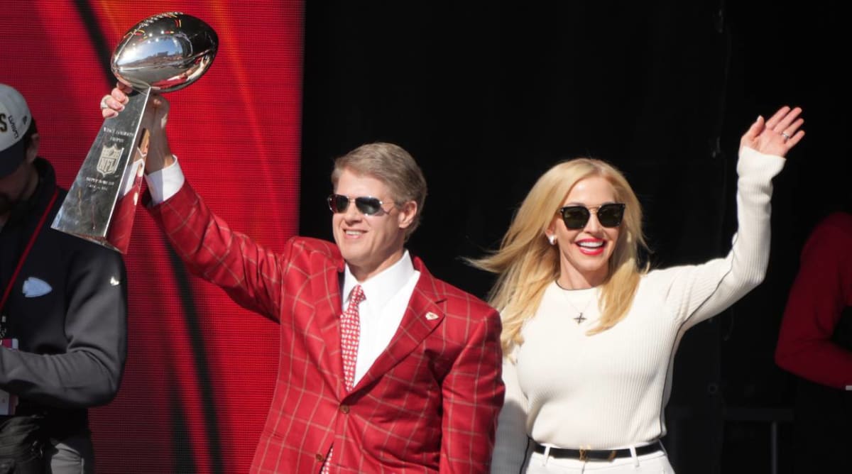 NFLPA Survey Reveals Chiefs’ Clark Hunt Ranked League’s Worst Owner