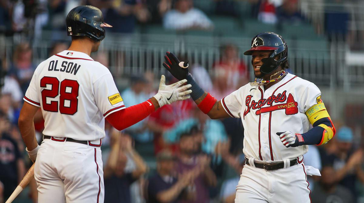 Braves star Ronald Acuña Jr. is dealing with some right knee irritation –  WWLP