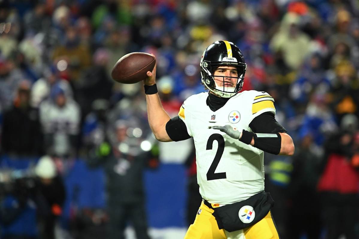 Former Steelers QB Signs With Titans