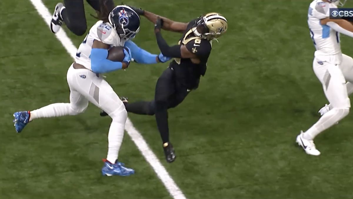 Derrick Henry Wasted No Time in Throwing Another Soul-Crushing Stiff-Arm  Against Ravens