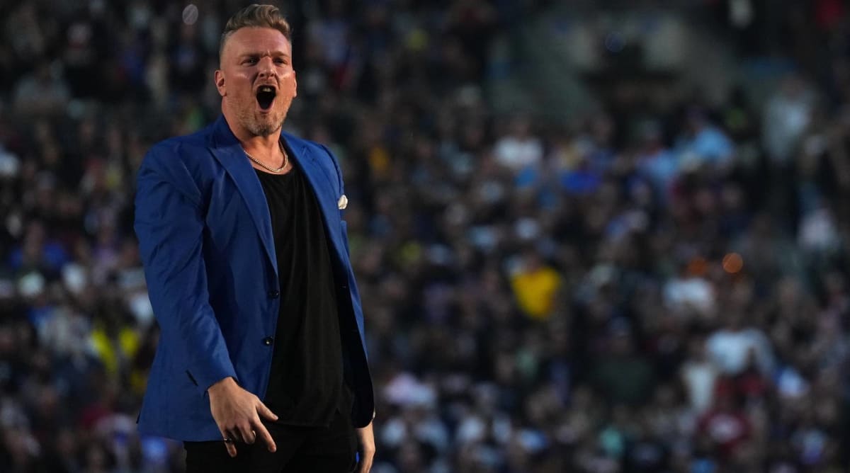 Colorado Women’s Soccer Players School Pat McAfee in Trick Shot Competition