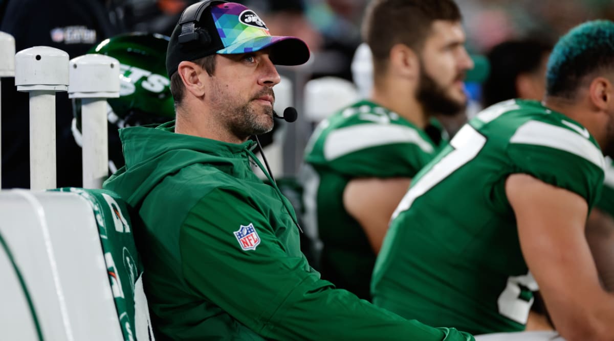 Aaron Rodgers’s Audio Buzzing Out Was Driving ManningCast Viewers Crazy