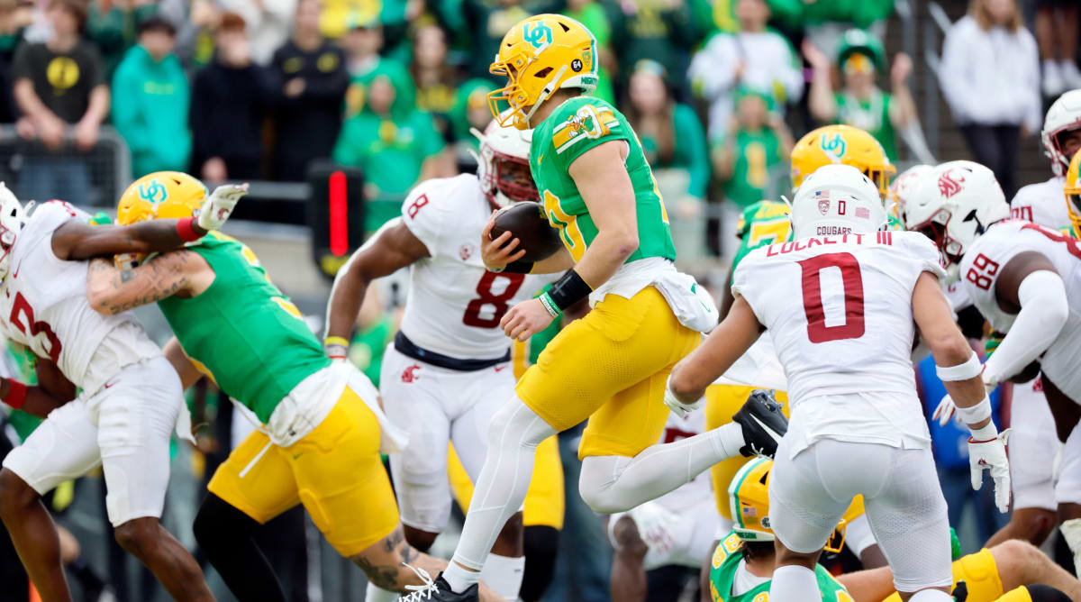 Oregon football team refuses to be uniform in its look