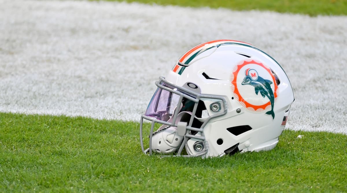 Dolphins’ Throwback Uniform Reveal Had Fans Pleading to Make Them Permanent