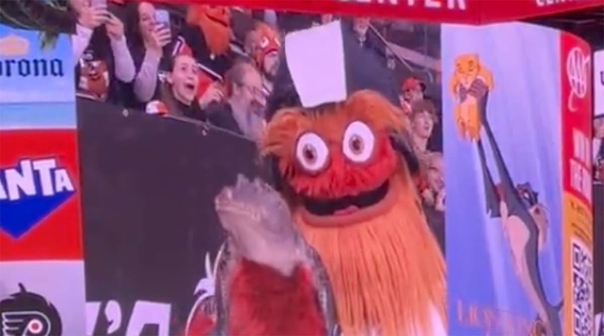 Flyers Fan Brought Emotional Support Alligator to Game and Sports World Was Stunned