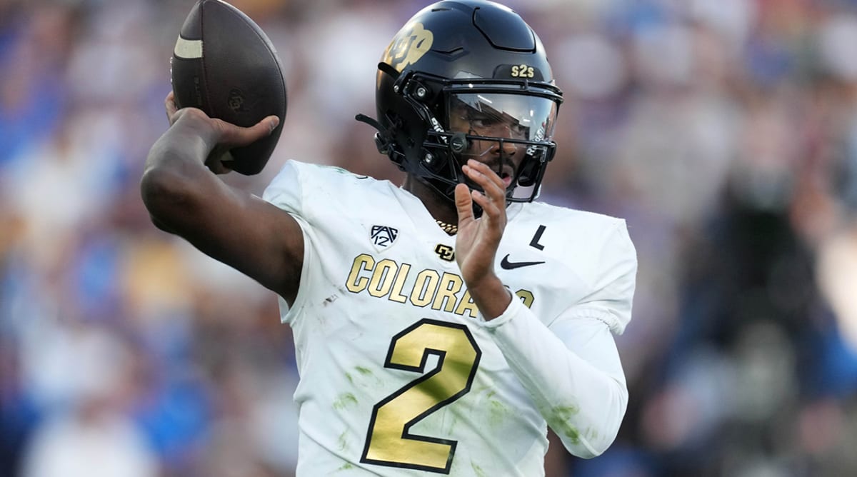 Colorado’s Shedeur Sanders Leaves Game vs. Washington State Due to Apparent Injury