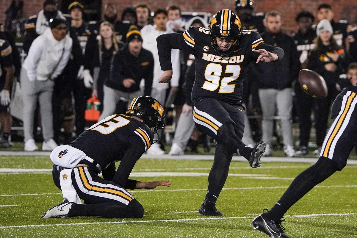 Officials Interrupt ESPN's Florida-Missouri Postgame Interview to Put One Second Back on Clock