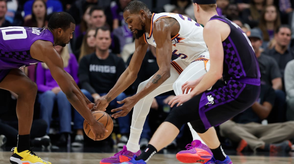 Suns’ Kevin Durant Offers NSFW Reply to ‘Compliment’ From Kings Coach Mike Brown