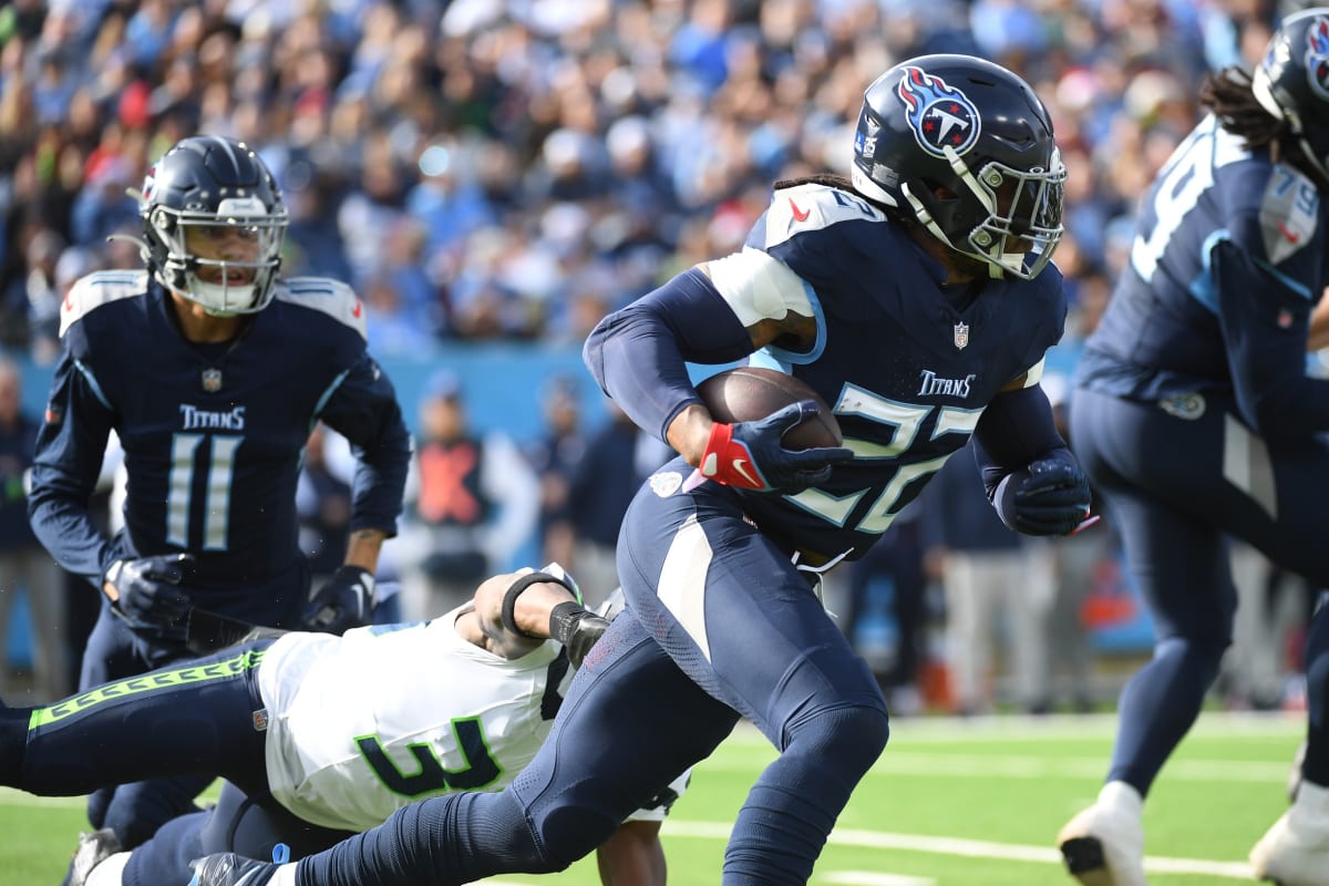 WATCH Derrick Henry Throws Touchdown Pass to Chig Okonkwo BVM Sports