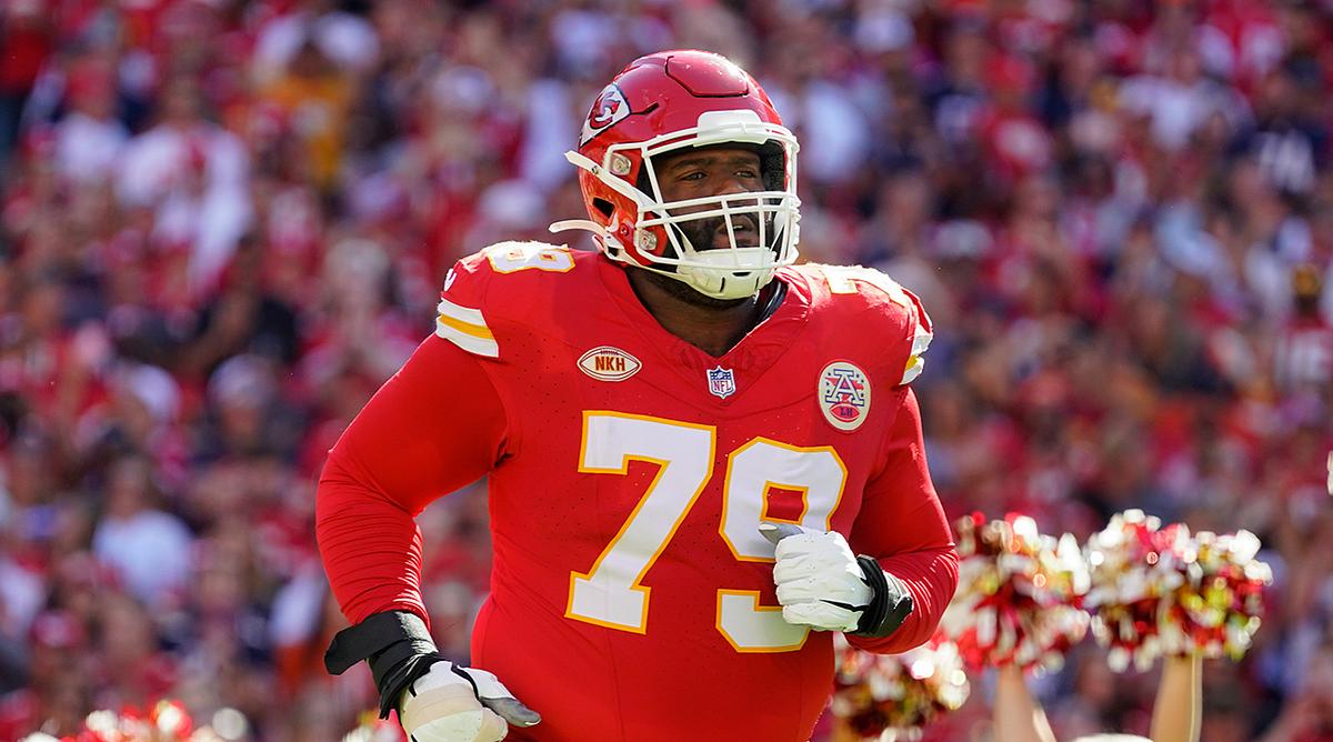 Chiefs’ Donovan Smith Viciously Trolled Ravens’ Roquan Smith in Postgame Locker Room