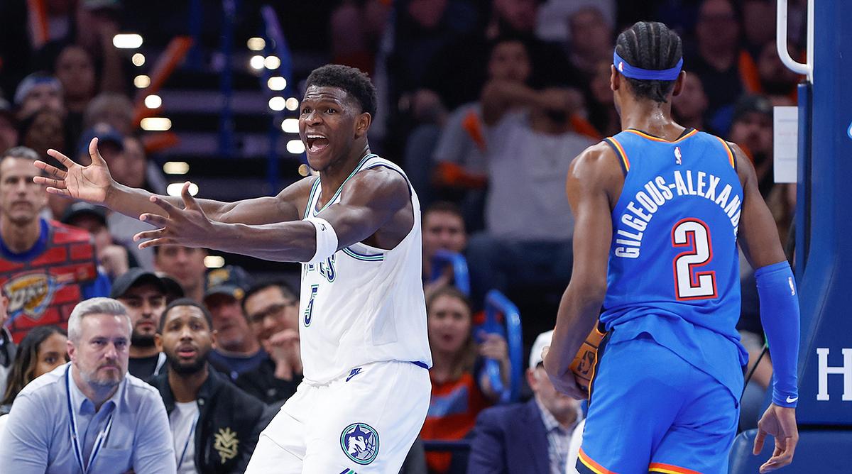 Anthony Edwards, do Minnesota Timberwolves, reclamando da arbitragem durante a partida contra o Thunder (Foto: Sports Illustrated)