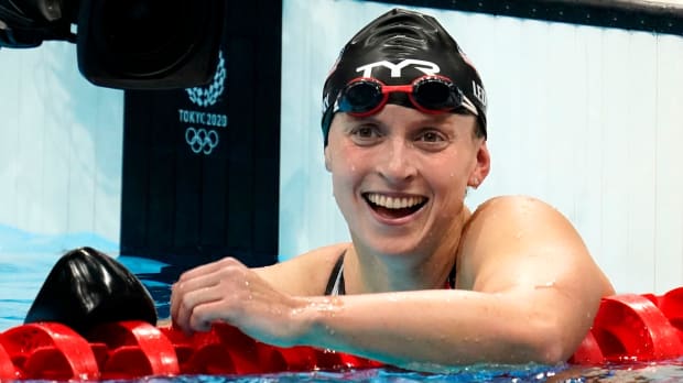 Katie Ledecky Matches Michael Phelps Record With Dominant Victory at World Championships