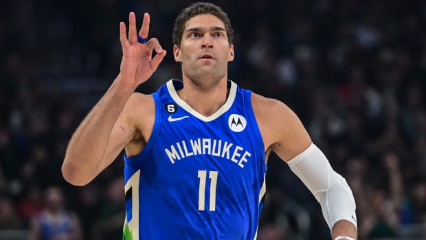 Bucks, Brook Lopez Agree to Two-Year, $48 Million Contract, per Report