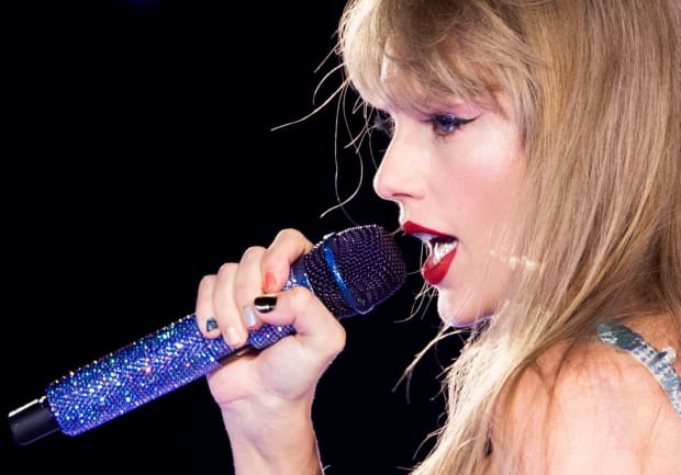Taylor Swift Confirmed Her NFL Allegiance During Concert Friday Amid Lyric Debate