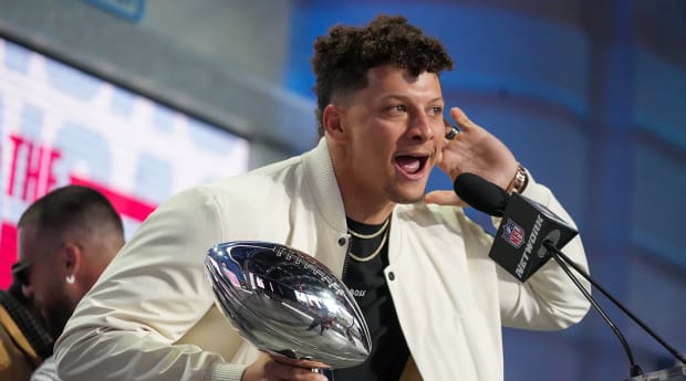 Patrick Mahomes Offers Relocation Suggestion for NHL’s Coyotes
