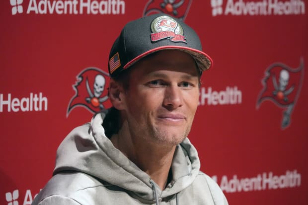 This Video of Tom Brady Delivering a Pep Talk to This Year’s NFL Rookie QBs Is So Powerful