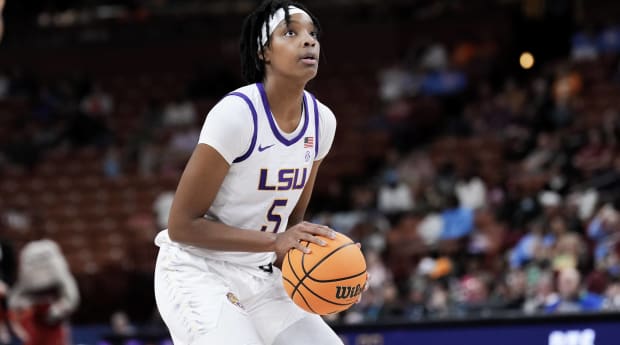 LSU Women’s Basketball Player Sa’Myah Smith Faints at White House