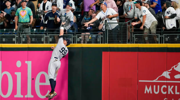 Aaron Judge Had an Electrifying Night vs. Mariners, Including a Ridiculous Home Run Robbery