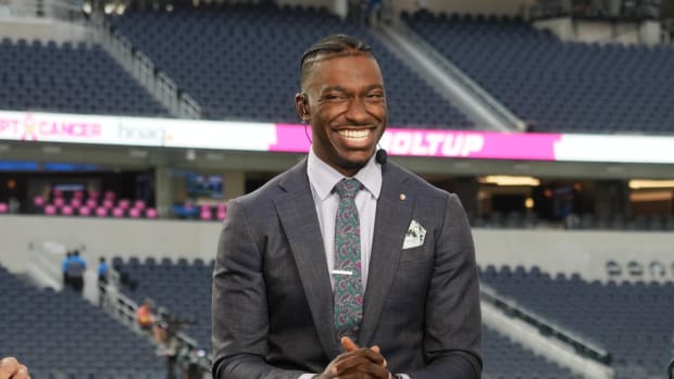 Robert Griffin III Splits Pants Diving Off Dock On Air at Boise State-Washington Game