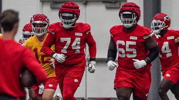 NBC's Rules Expert Rips Chiefs’ Jawaan Taylor for Apparent Illegal Formation