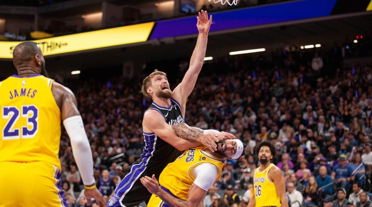 Kings’ Domantas Sabonis Cooked Lakers’ Anthony Davis, and NBA Fans Were Ruthless