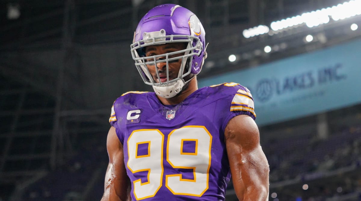 Danielle Hunter’s Reason for Not Wearing No. 99 With Texans Is All Class
