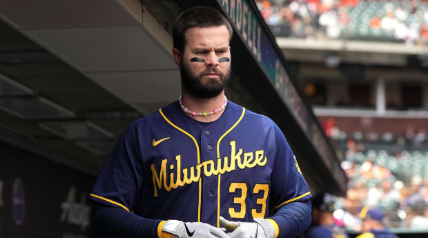 Photo of Brewers Outfielder Ejected After Arguing Baffling Pitch Clock Violation