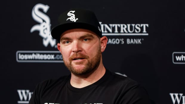 Photo of White Sox Reinstate All-Star Closer Liam Hendriks After Cancer Battle