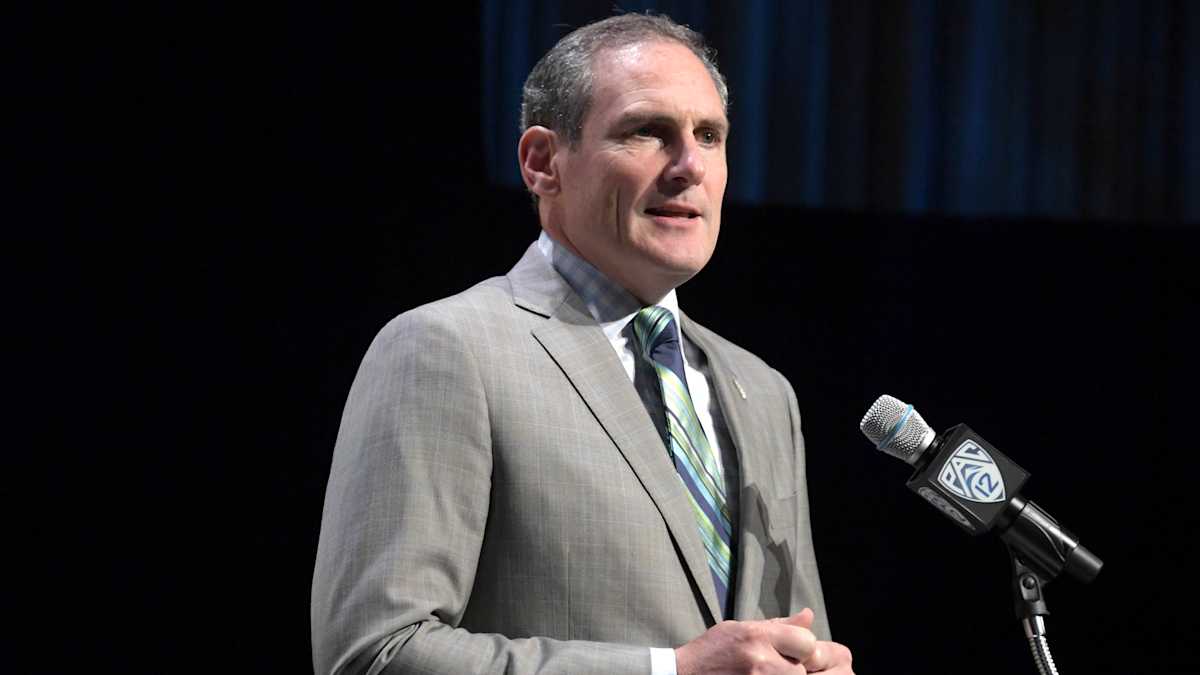 Pac-12 Players, Commissioner Larry Scott Remain Divided Over Coronavirus Protocol