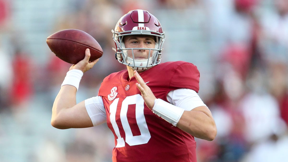College Football Expert Picks: Alabama vs. Georgia Takes Center Stage