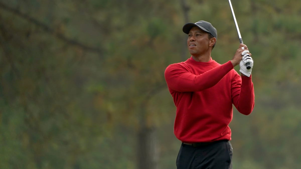 Tiger Woods Finds Creek Three Times on No. 12 in Final Round