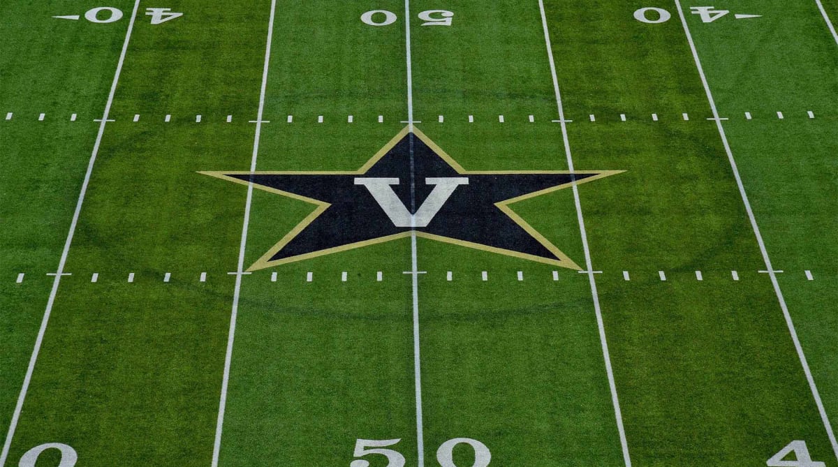 Report Vanderbilt Women’s Soccer Goalkeeper Practices With Football Team as a Kicker WKKY