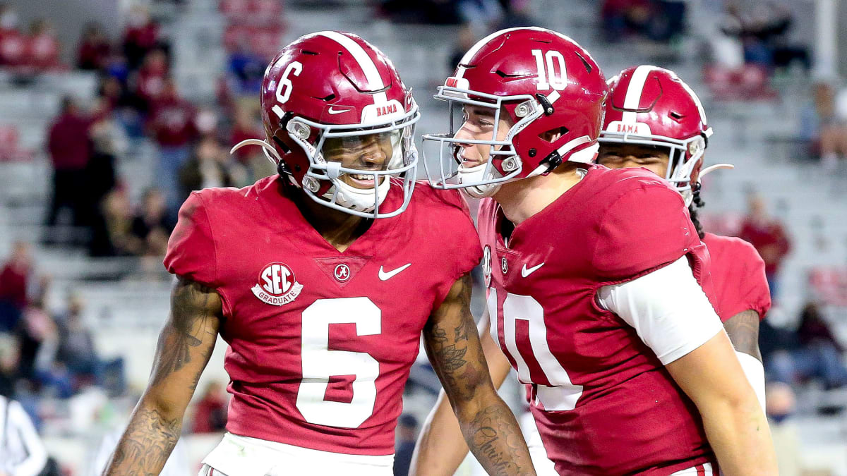 Alabama's Mac Jones and DeVonta Smith Headline 2020 Heisman Trophy Finalists