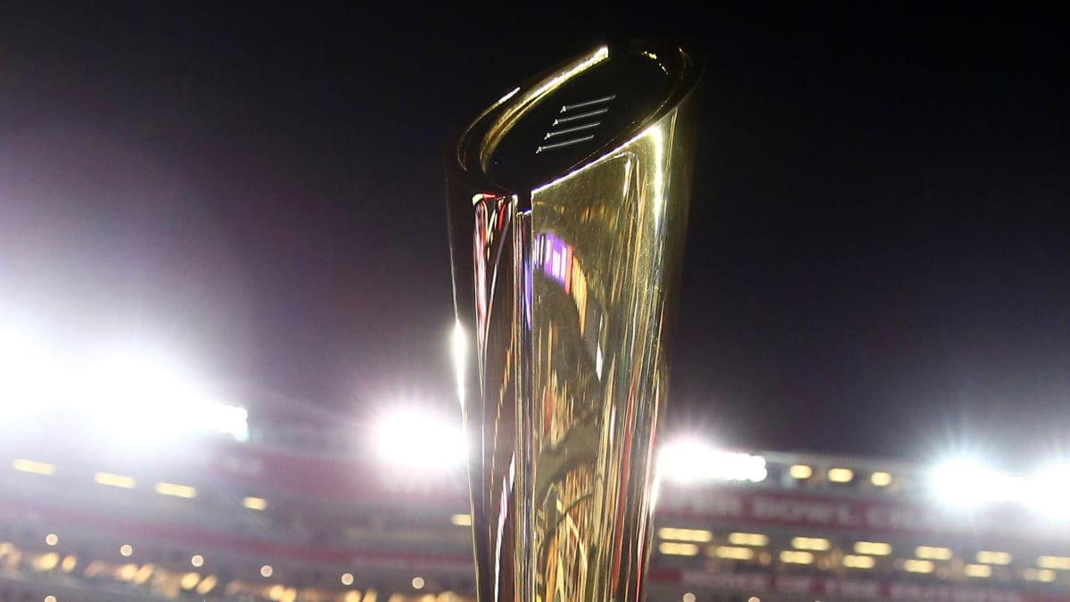 Alabama, Notre Dame Remain in Top Spots in College Football Playoff Rankings