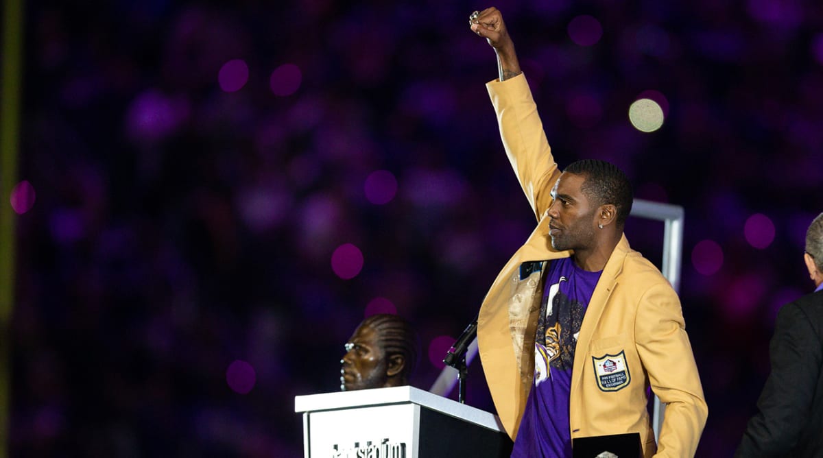 Randy Moss Details Hilarious Story Behind His Infamous 'Lambeau Moon'