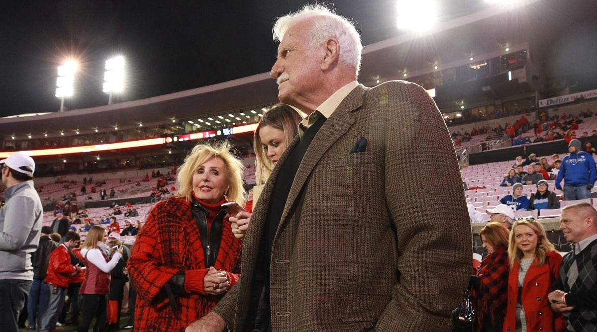 Howard Schnellenberger, FAU Football Architect and Former Miami Coach, Dies at 87