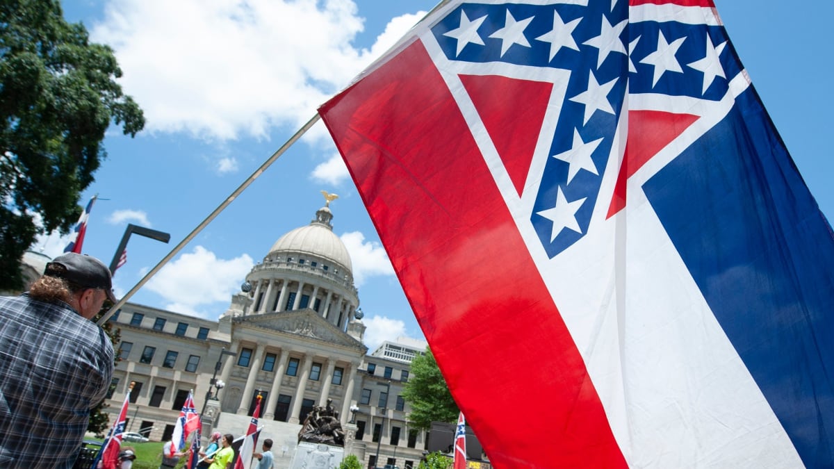 Mississippi State Legislature Votes to Change State Flag