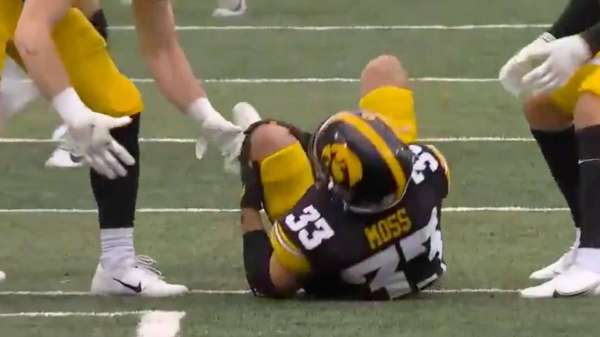 Iowa DB Riley Moss Injures Knee While Celebrating Interception